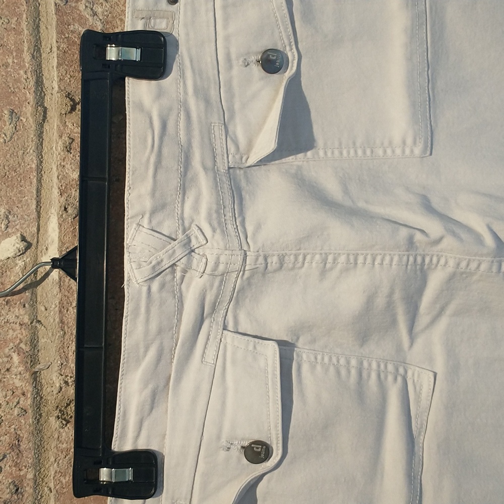 D. Jeans - Picture 3 of 3